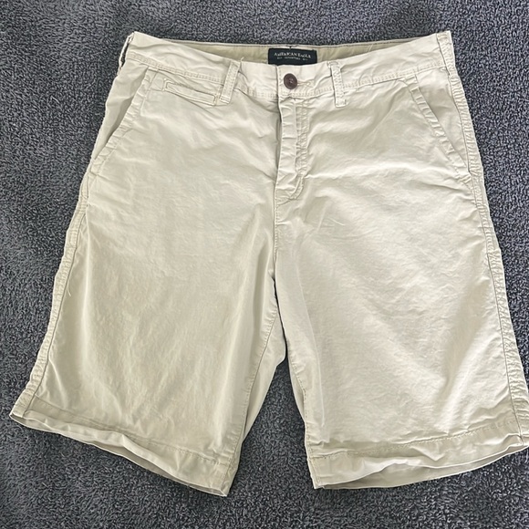 American Eagle Outfitters  Men's Classic Next Level Flex Khaki Shorts Size 30 - Picture 1 of 8